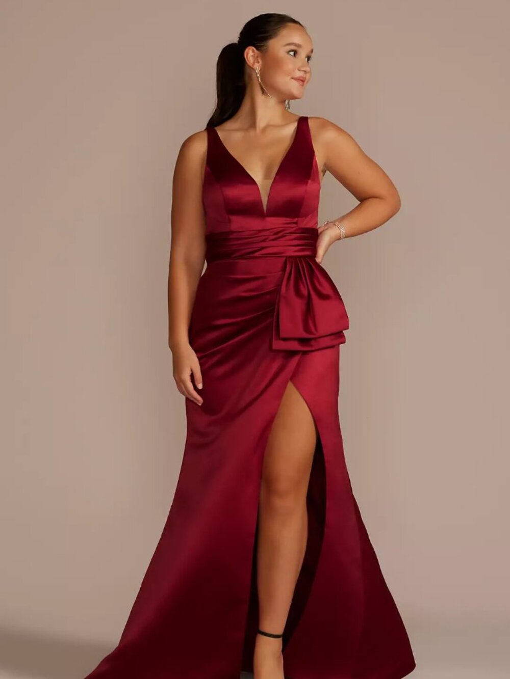 Christmas Dress-GALINA SIGNATURE Plunging Dress with Slit| Size 4